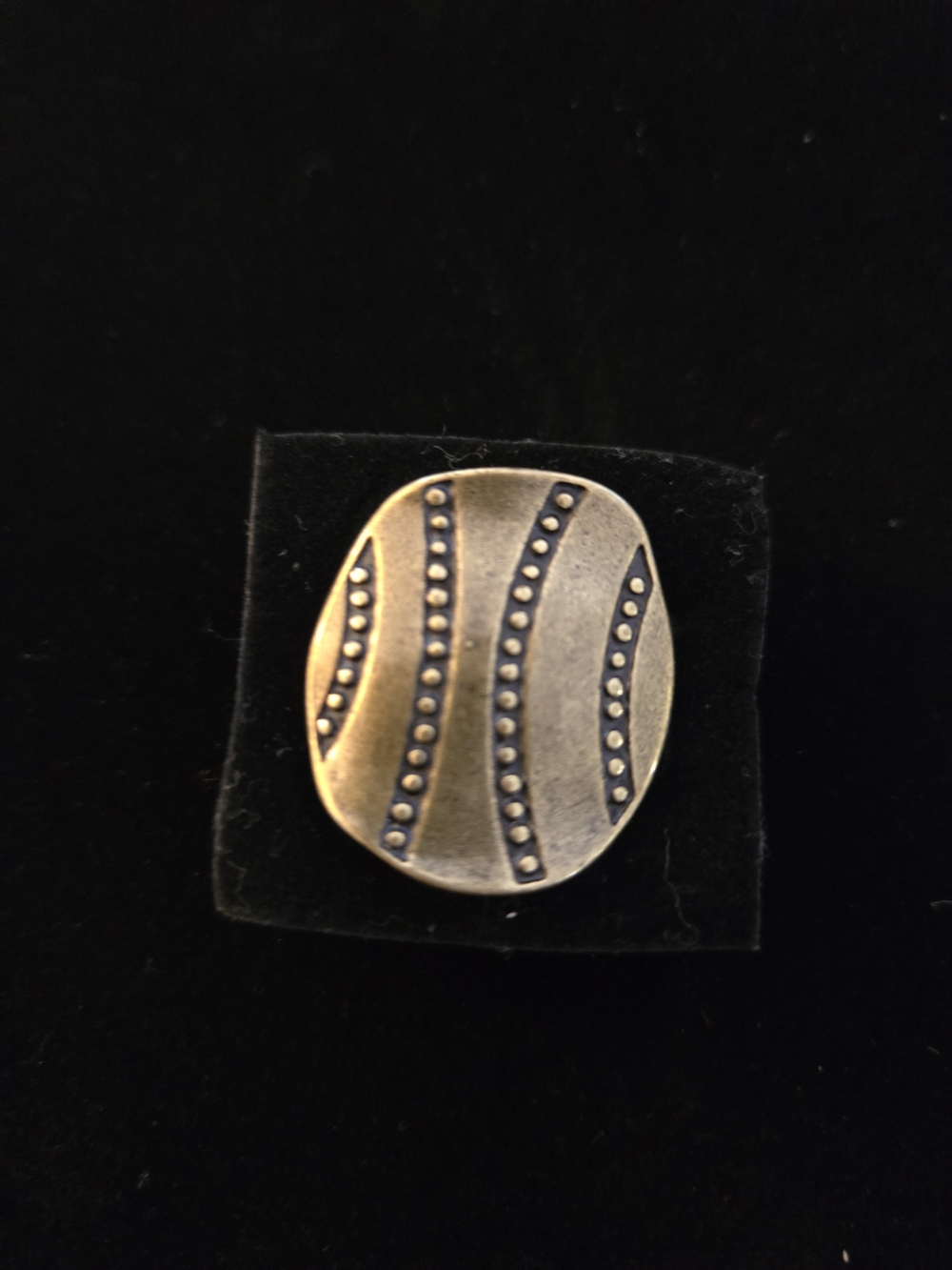 Antique-Style Silver-Tone Stud Earring with Beaded Wave Detail